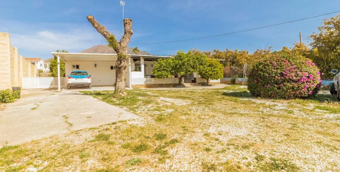 Продажа  отдельно стоящей виллы в Estepona 25