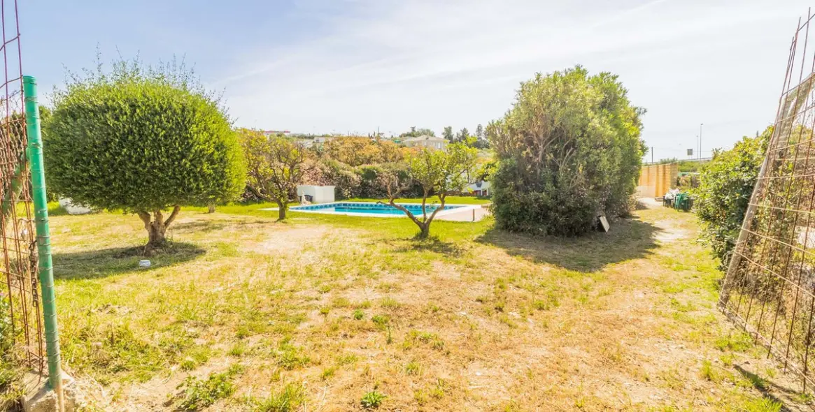 Продажа  отдельно стоящей виллы в Estepona 26