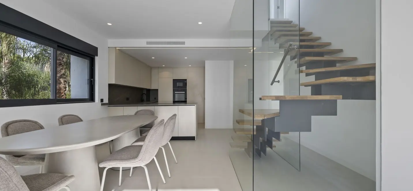 Sale of penthouse duplex in El Paraiso 1