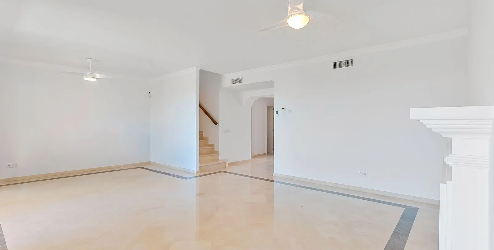 Sale of townhouse in Atalaya 9