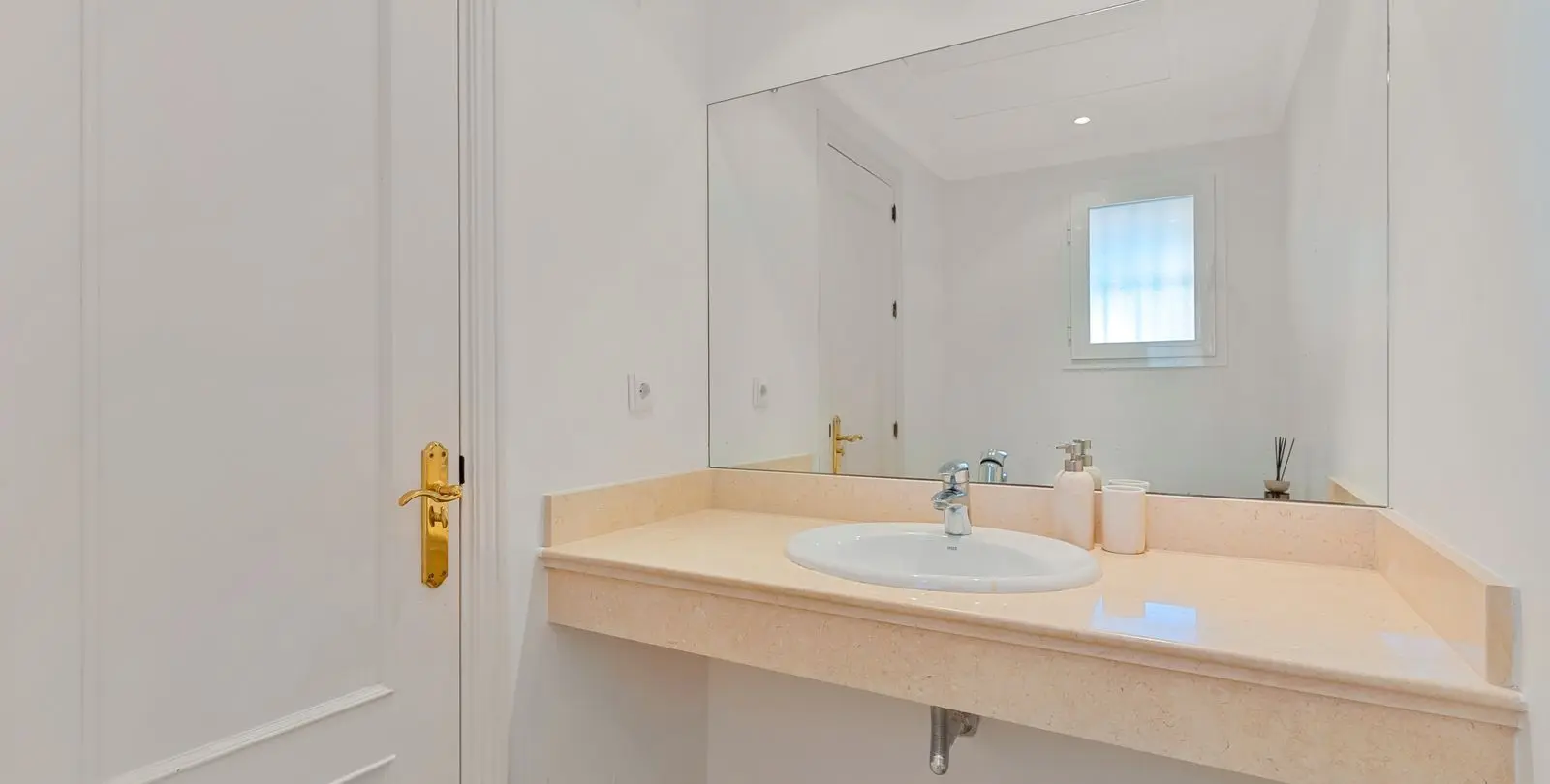 Sale of townhouse in Atalaya 15