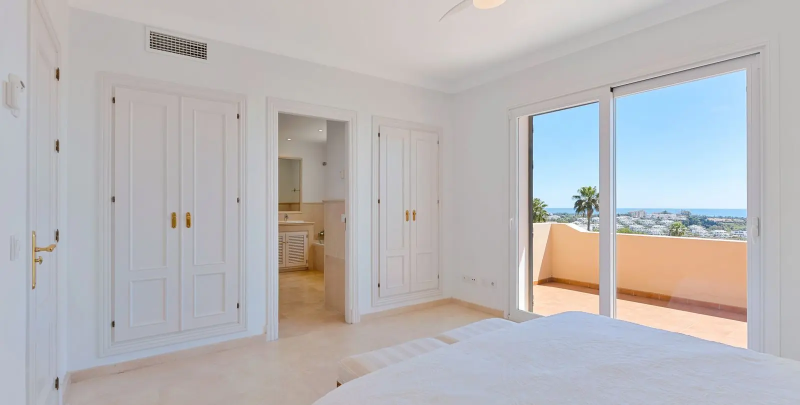 Sale of townhouse in Atalaya 23