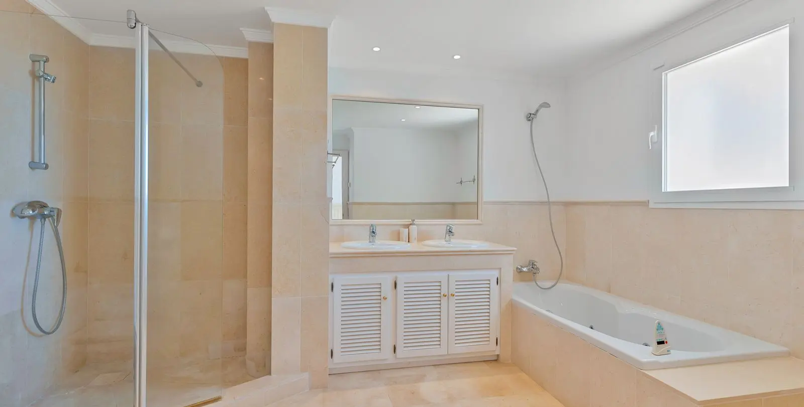 Sale of townhouse in Atalaya 24