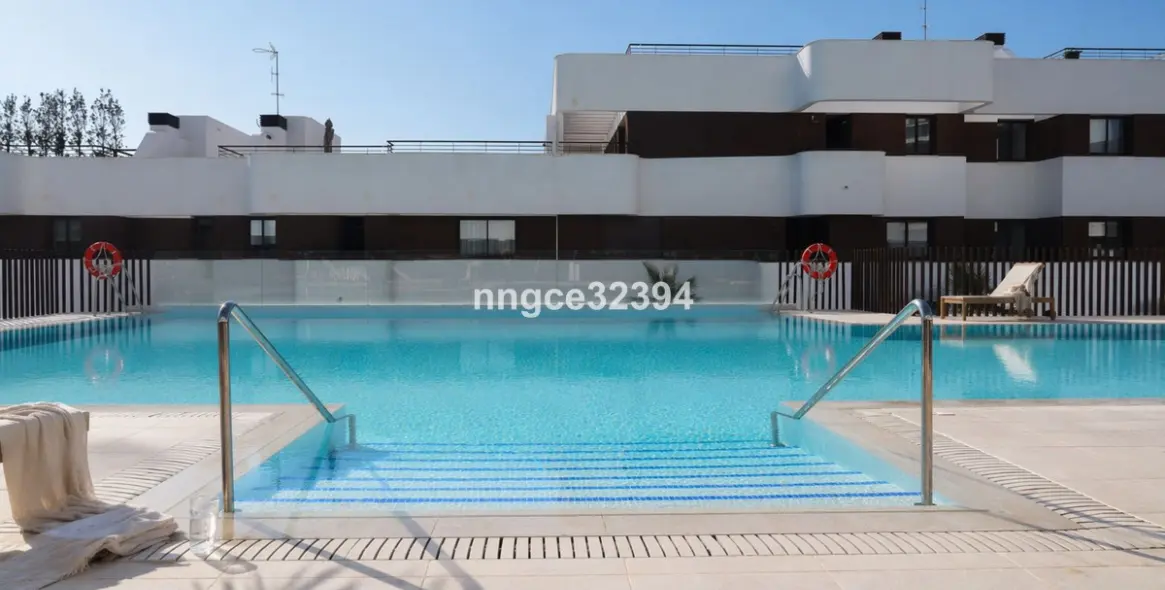 Venta de apartamento en planta media en Estepona 35