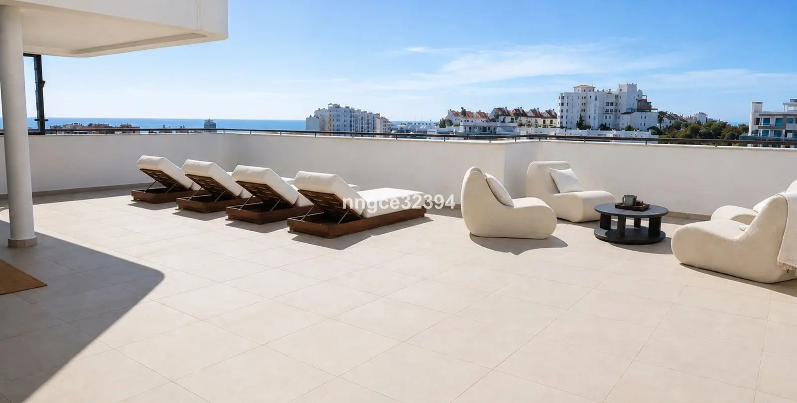 Sale of middle floor apartment in Estepona 1