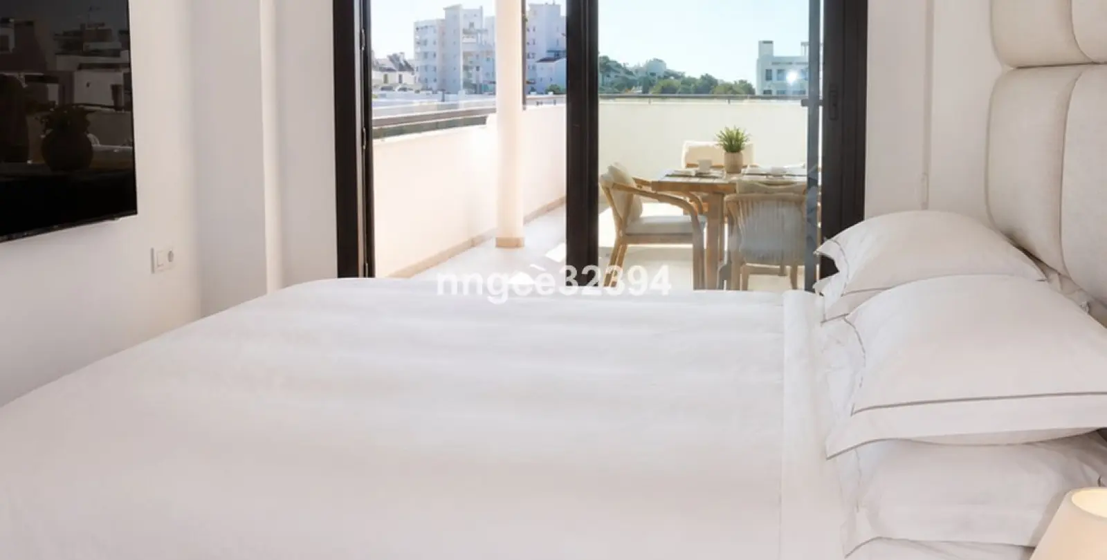 Sale of middle floor apartment in Estepona 7