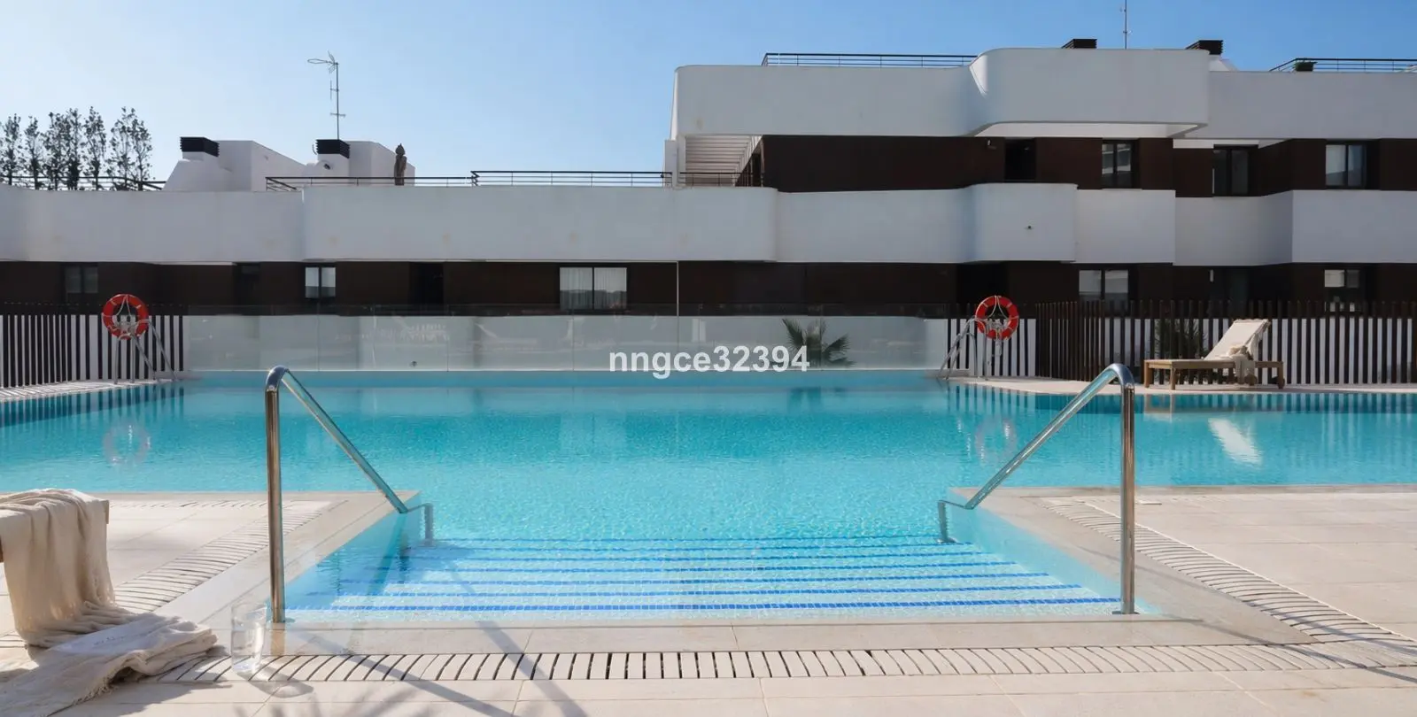 Sale of middle floor apartment in Estepona 8