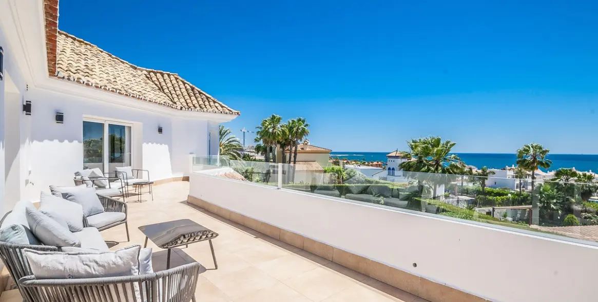 Venta de villa independiente en Estepona 1