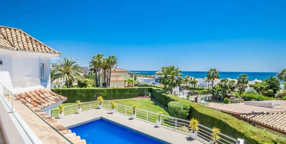 Venta de villa independiente en Estepona 2
