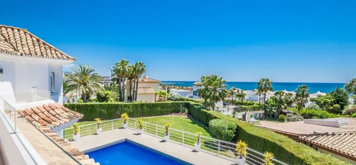 Venta de villa independiente en Estepona 1