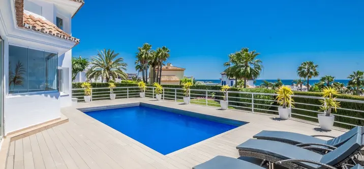 Venta de villa independiente en Estepona 2