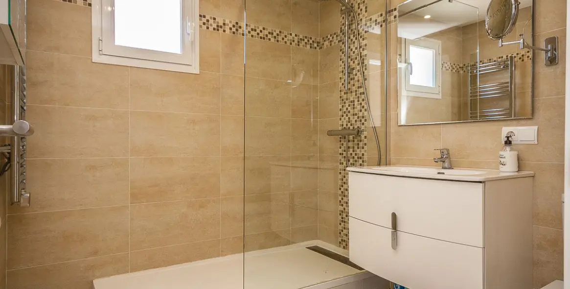 Venta de villa independiente en Estepona 18