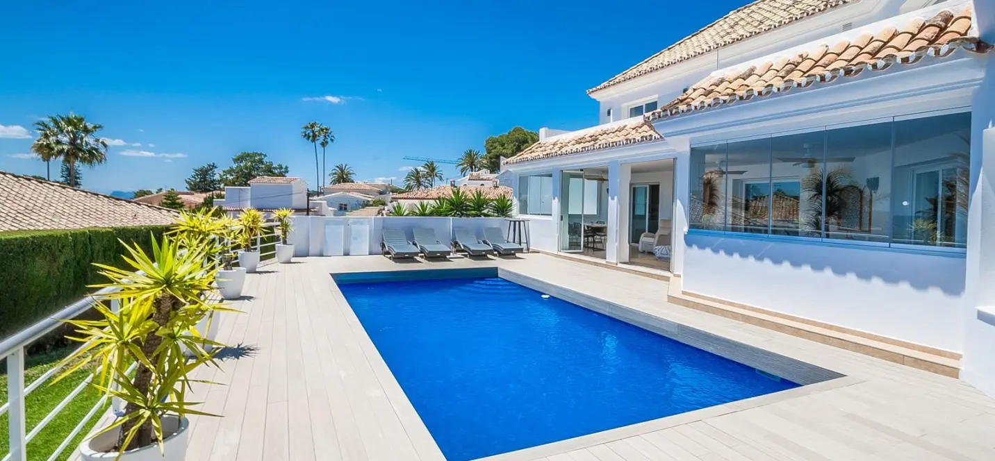 Sale of detached villa in Estepona 0