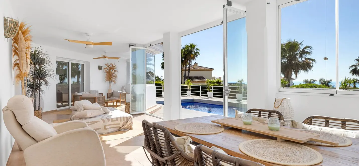 Sale of detached villa in Estepona 2
