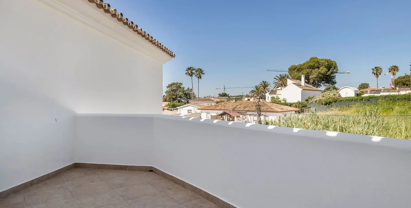 Продажа  отдельно стоящей виллы в Estepona 31