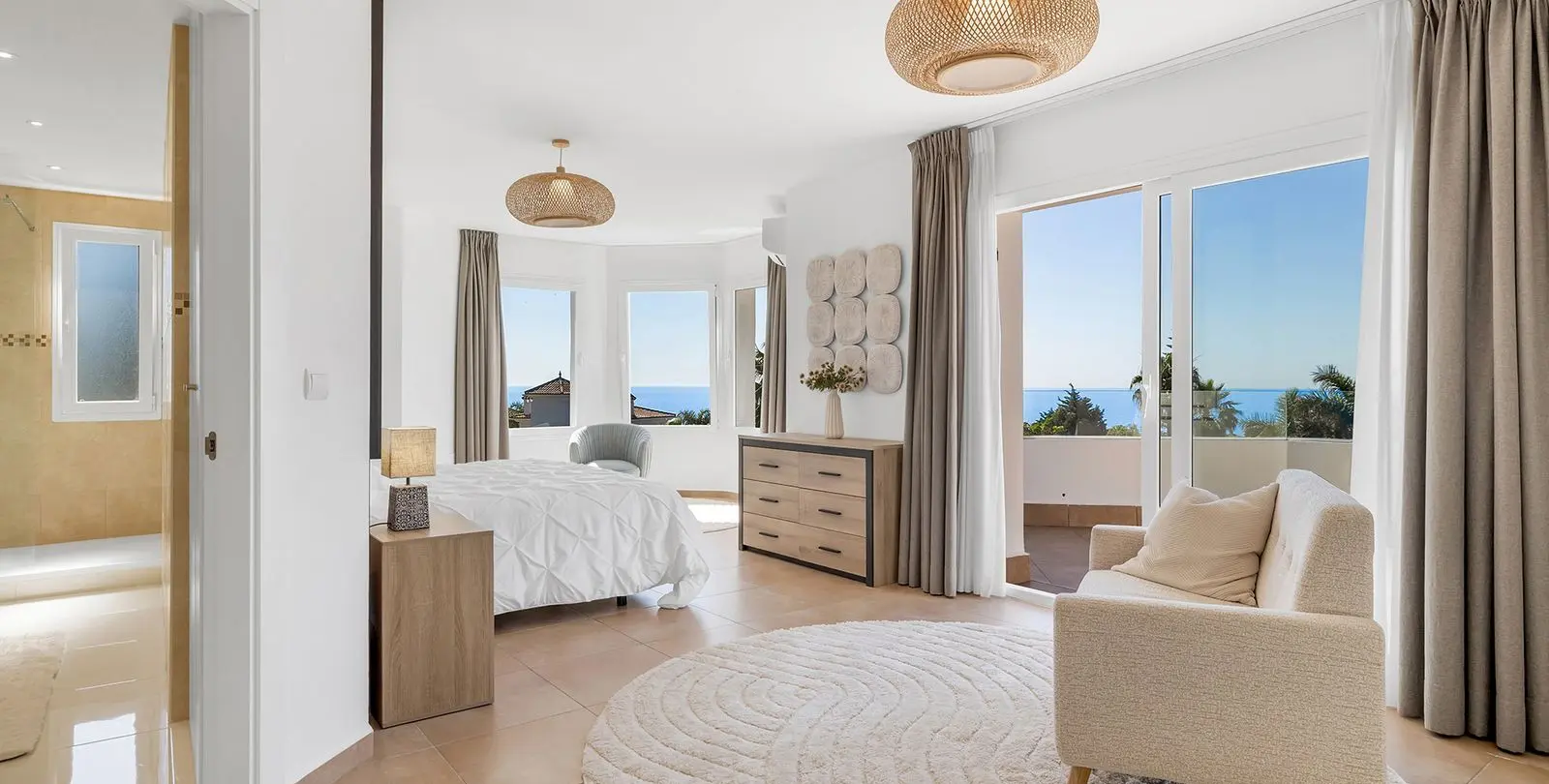 Продажа  отдельно стоящей виллы в Estepona 36