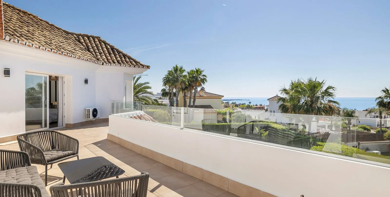Продажа  отдельно стоящей виллы в Estepona 40