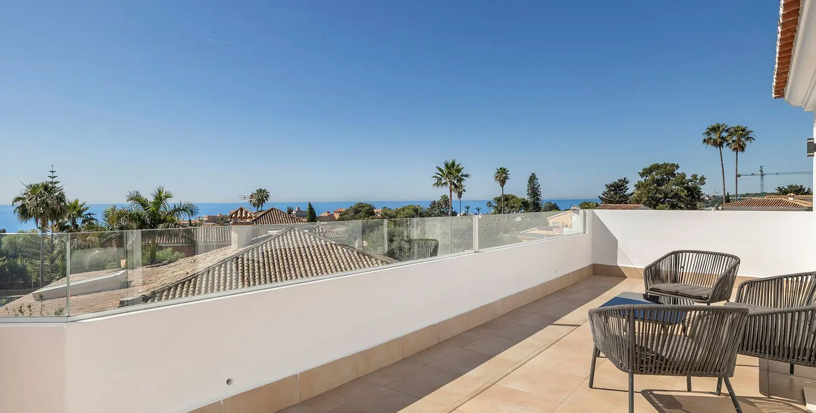 Продажа  отдельно стоящей виллы в Estepona 41