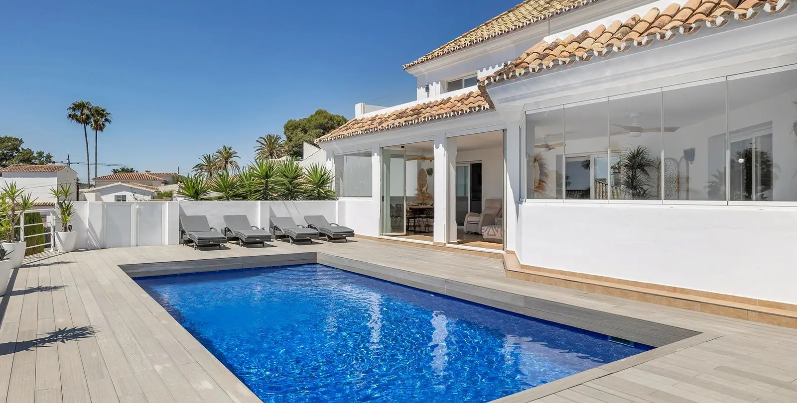 Продажа  отдельно стоящей виллы в Estepona 46