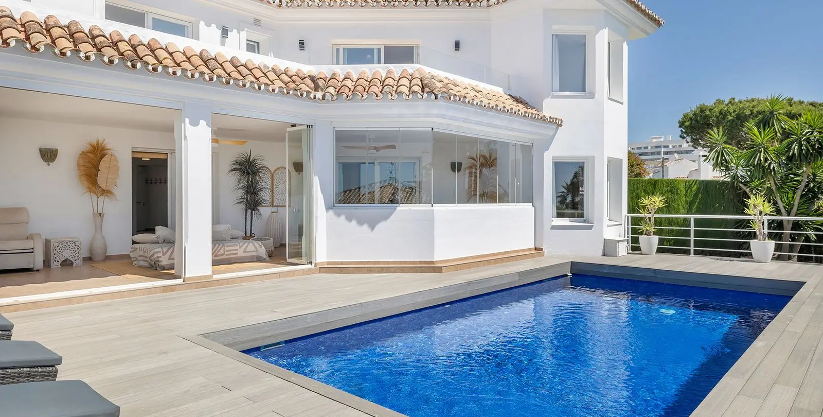 Продажа  отдельно стоящей виллы в Estepona 48