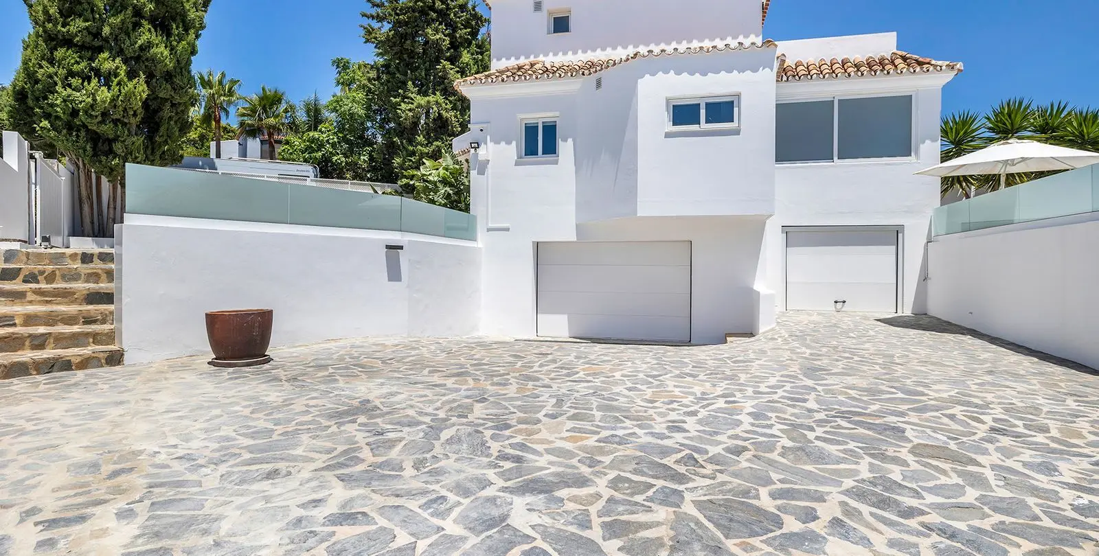 Продажа  отдельно стоящей виллы в Estepona 51