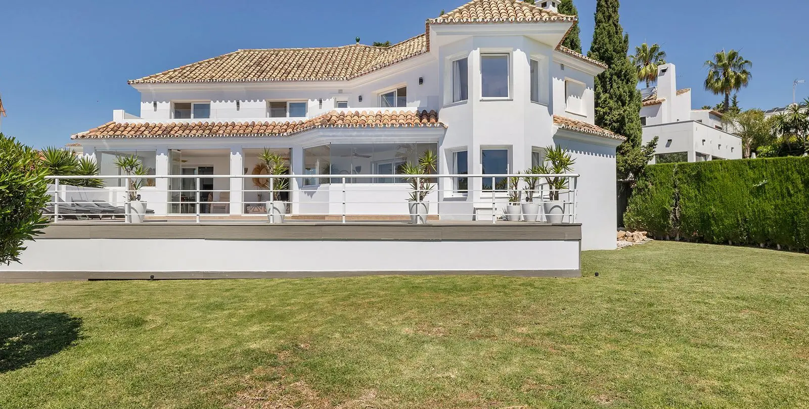 Продажа  отдельно стоящей виллы в Estepona 52