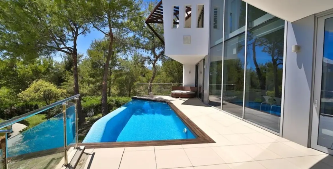 Long-term rent of detached villa in Sierra Blanca 1