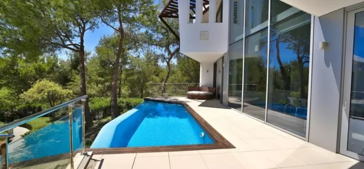 Long-term rent of detached villa in Sierra Blanca 0