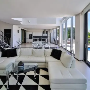 Long-term rent of detached villa in Sierra Blanca