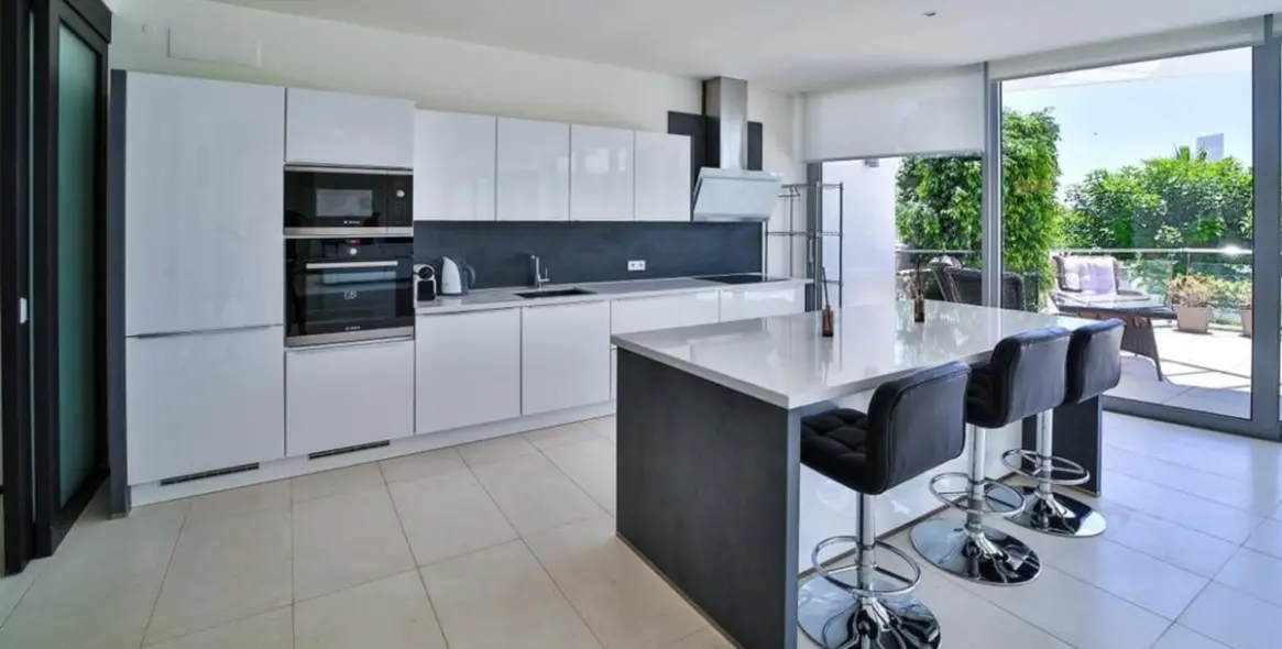 Long-term rent of detached villa in Sierra Blanca 3