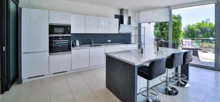 Long-term rent of detached villa in Sierra Blanca 2