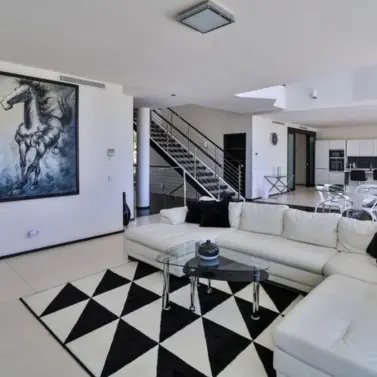 Long-term rent of detached villa in Sierra Blanca