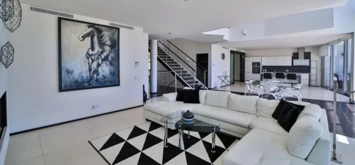 Long-term rent of detached villa in Sierra Blanca 3