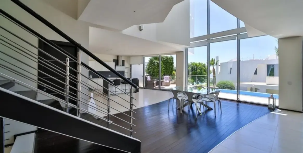 Long-term rent of detached villa in Sierra Blanca 5