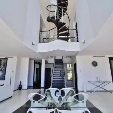 Long-term rent of detached villa in Sierra Blanca