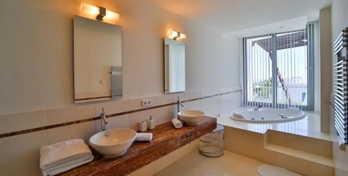 Long-term rent of detached villa in Sierra Blanca 8