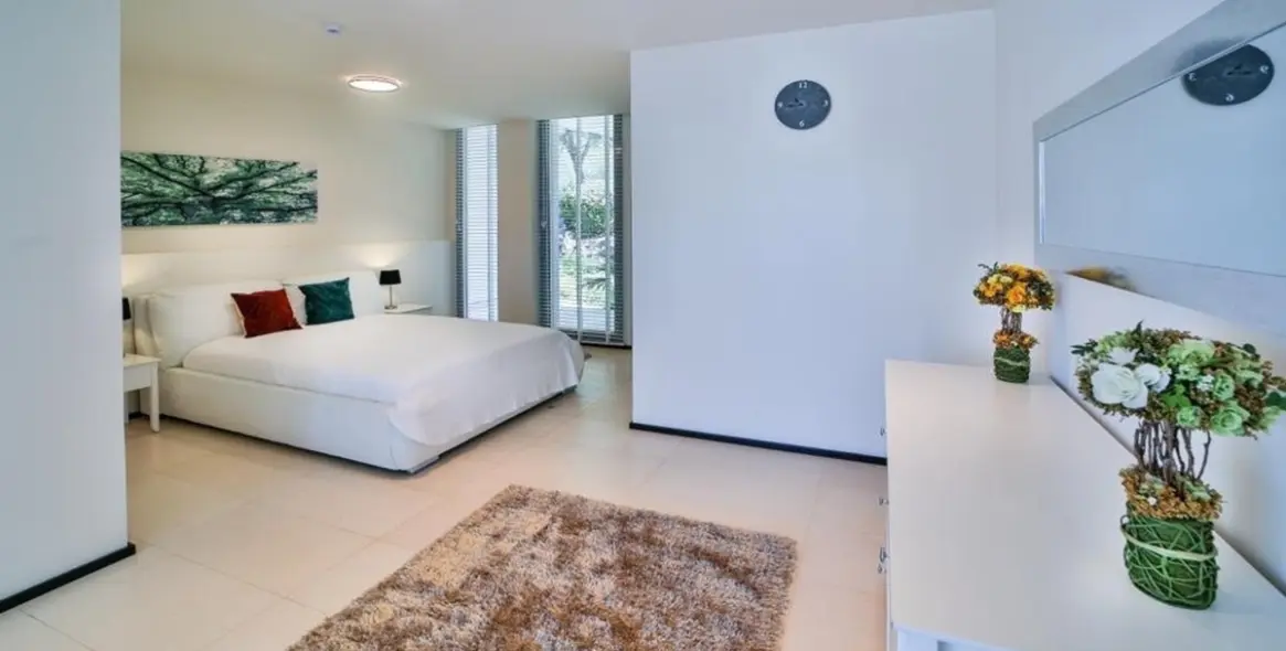 Long-term rent of detached villa in Sierra Blanca 11