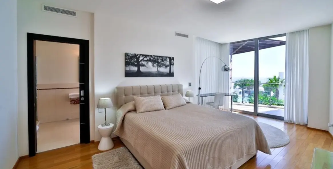 Long-term rent of detached villa in Sierra Blanca 15