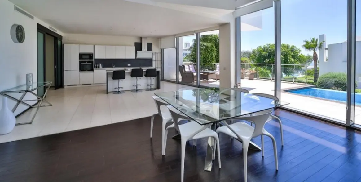 Long-term rent of detached villa in Sierra Blanca 16