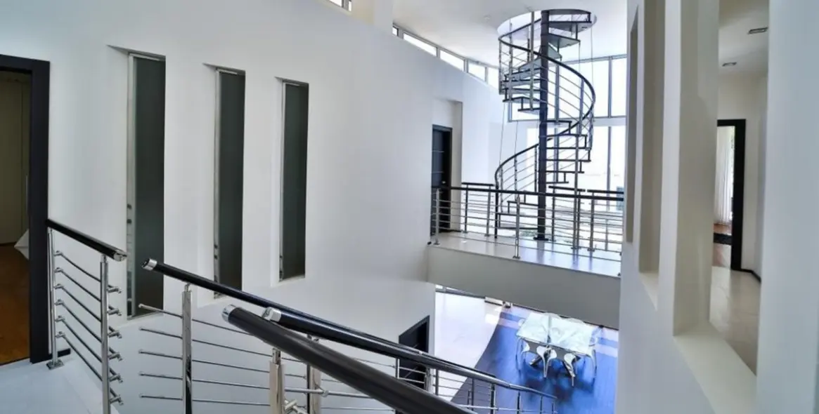 Long-term rent of detached villa in Sierra Blanca 19