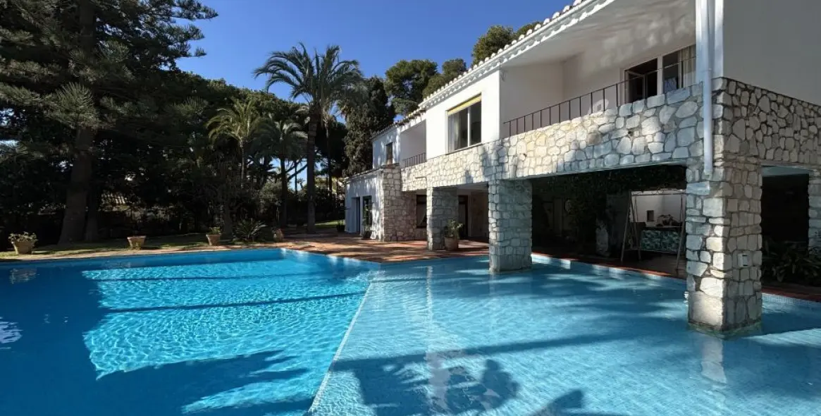 Venta de villa independiente en Marbella 1