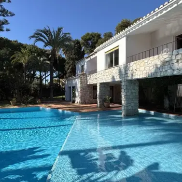 Продажа  отдельно стоящей виллы в Marbella