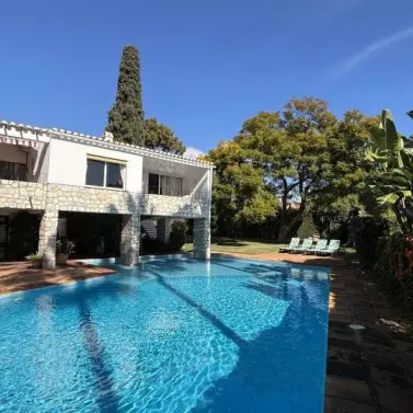 Продажа  отдельно стоящей виллы в Marbella