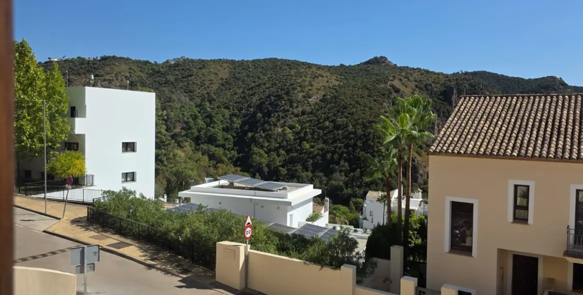 Alquiler a largo plazo de casa pareada en Benahavís 1