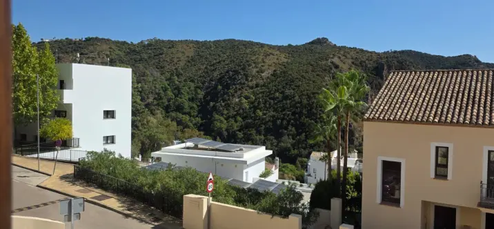 Alquiler a largo plazo de casa pareada en Benahavís 0