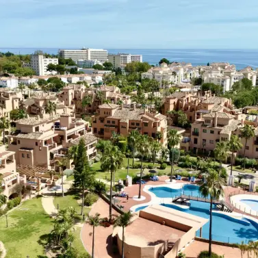 Venta de apartamento en planta media en Hacienda del Sol
