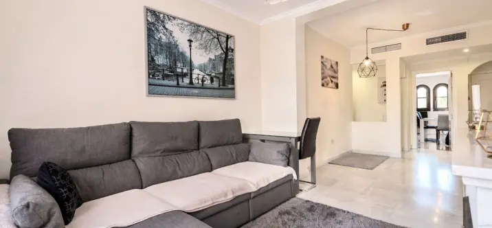 Venta de apartamento en planta media en Hacienda del Sol 1