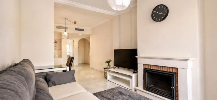 Venta de apartamento en planta media en Hacienda del Sol 2