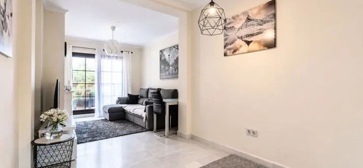 Venta de apartamento en planta media en Hacienda del Sol 3