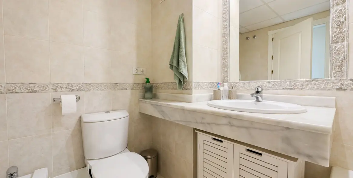 Продажа апартаментов на среднем этаже в Hacienda del Sol 6